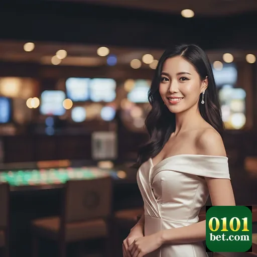 Mulher sorridente em cassino da 0101bet, com mesas ao fundo.